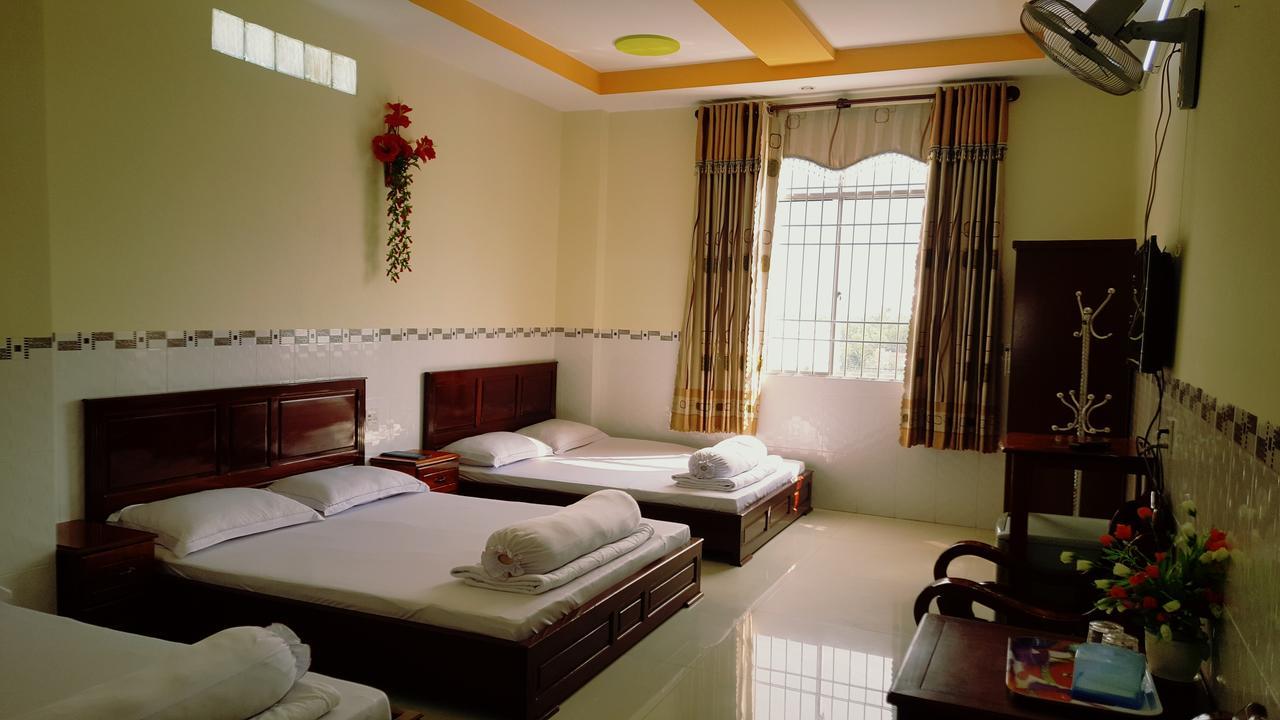 Huynh Nhu Hotel Ca Mau Exterior photo